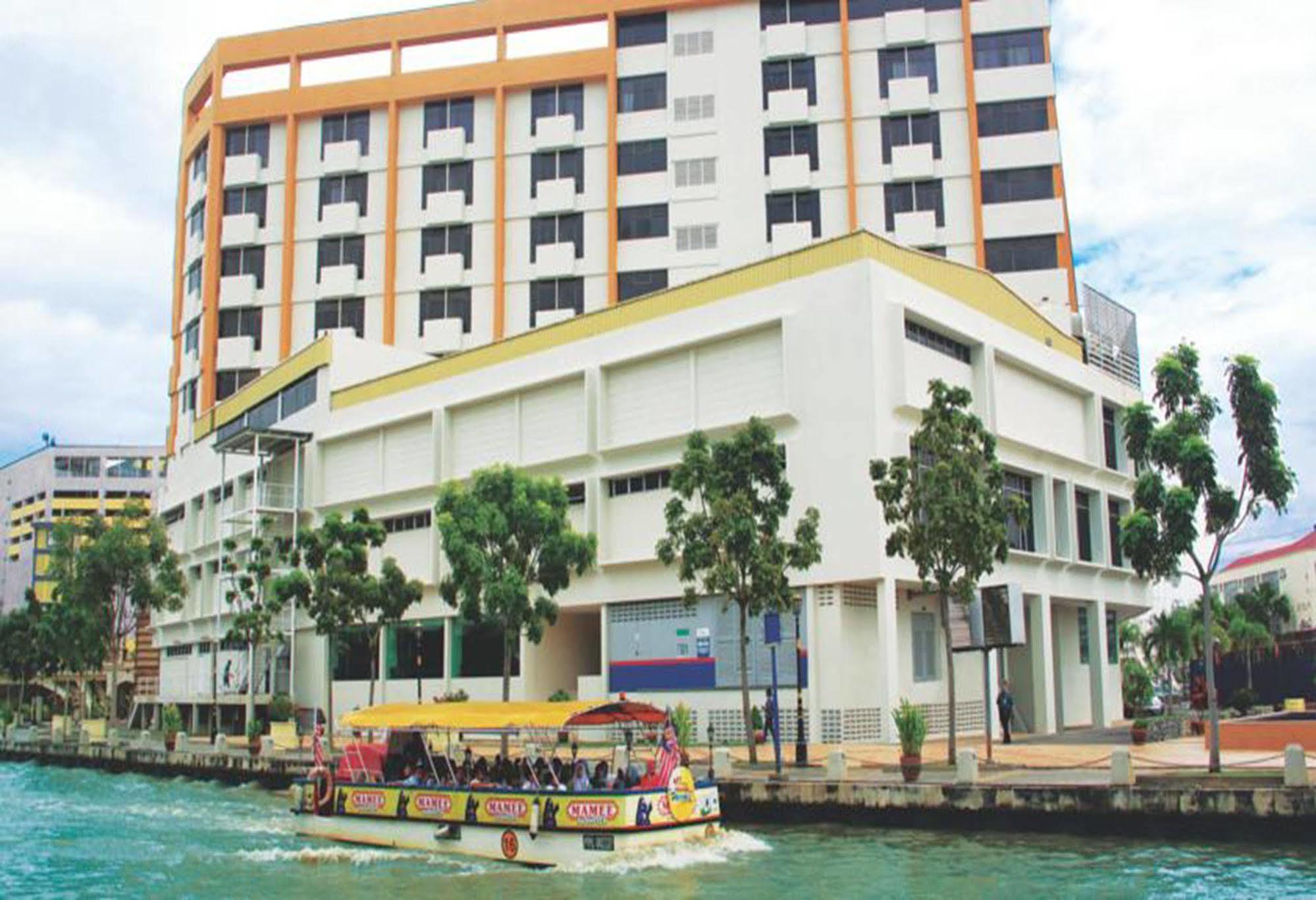 Wana Riverside Hotel Malacca Eksteriør billede